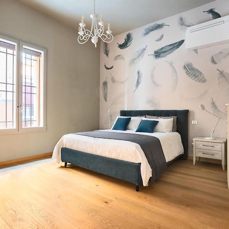 Central And Comfy Apartment Free Netflix And Disney Plus Bolonia Exterior foto