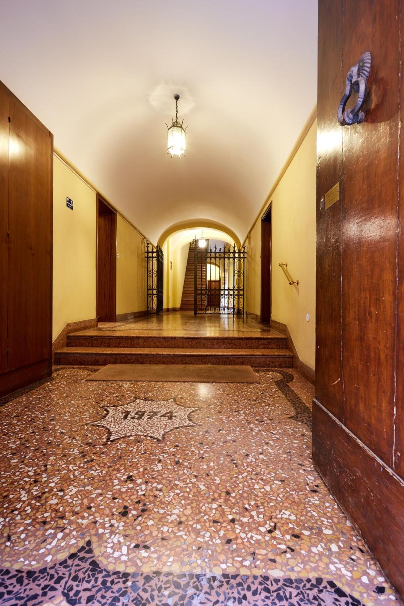 Central And Comfy Apartment Free Netflix And Disney Plus Bolonia Exterior foto